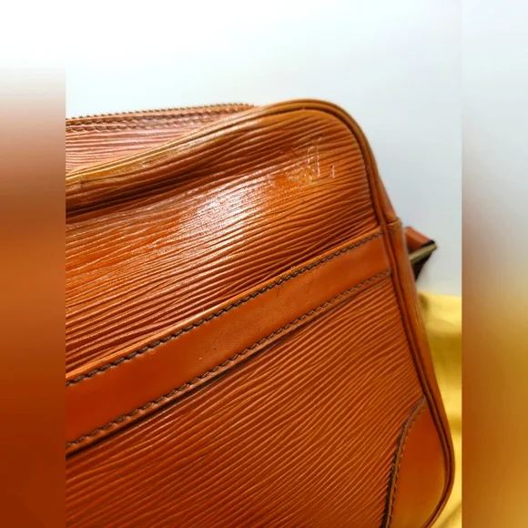 Louis Vuitton Epi Trocadero Crossbody Brown Bag - Picture 2 of 4